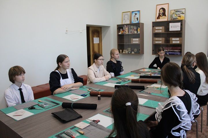 В Детской школе искусств состоялось открытие мастерской «Кожная мозаика» (фоторепортаж)