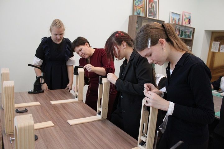 В Детской школе искусств состоялось открытие мастерской «Кожная мозаика» (фоторепортаж)