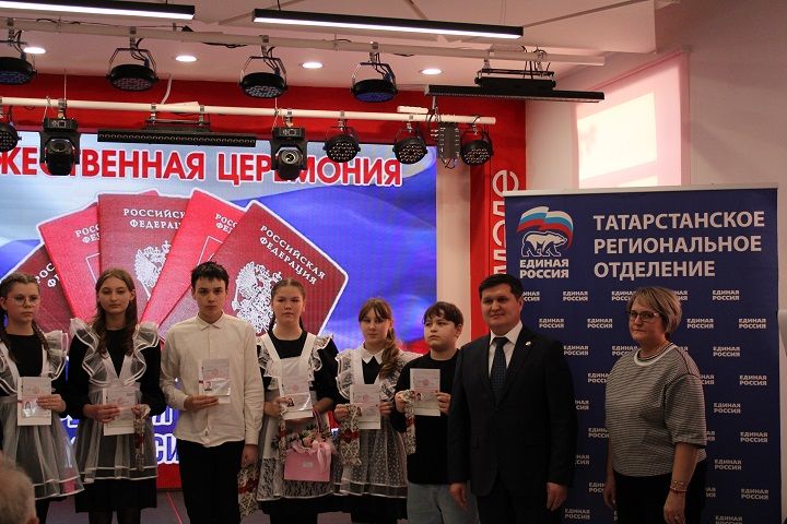 Крепка Россия своими сынами