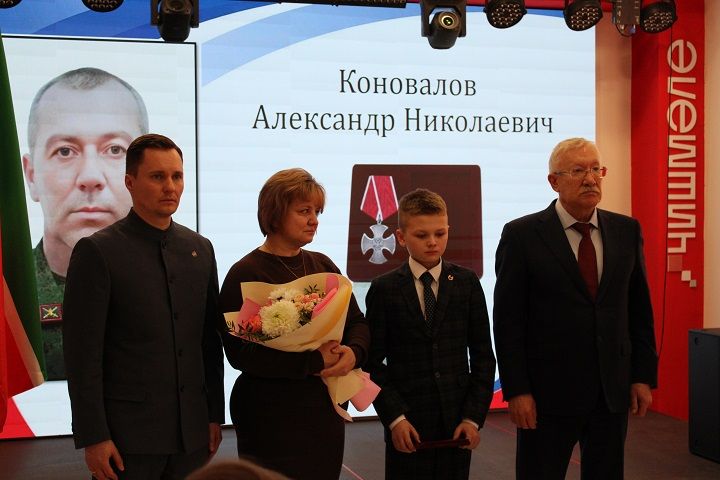 Крепка Россия своими сынами