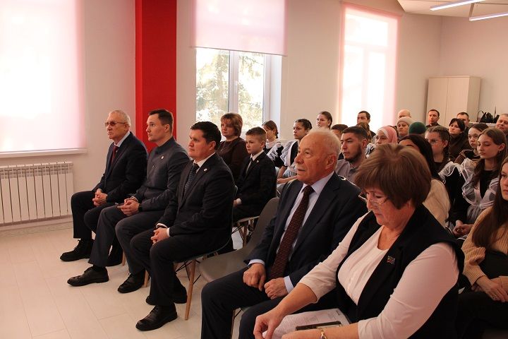 Крепка Россия своими сынами