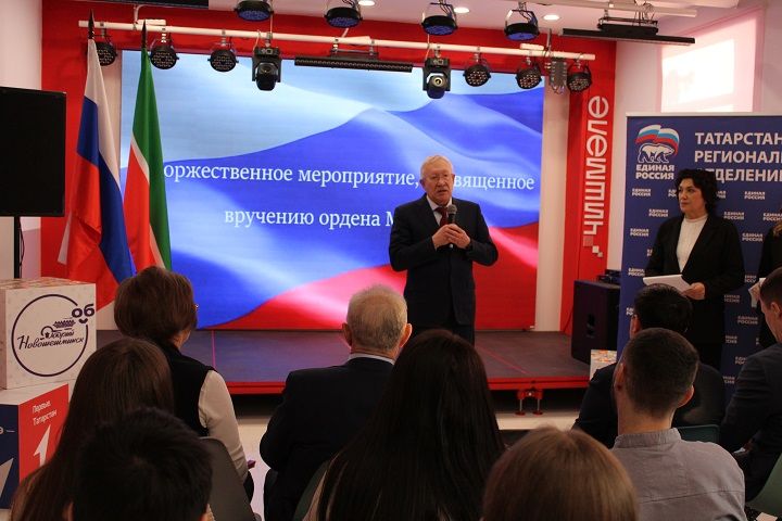 Крепка Россия своими сынами