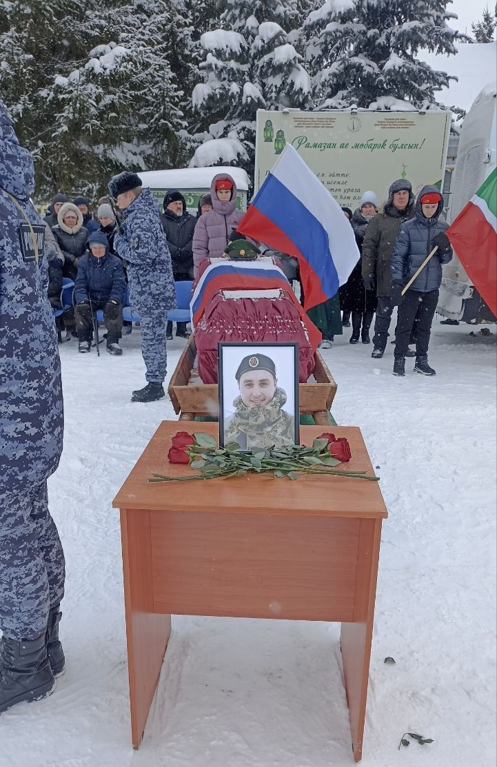 В селе Тубылгы Тау простились с бойцом, погибшим в зоне СВО