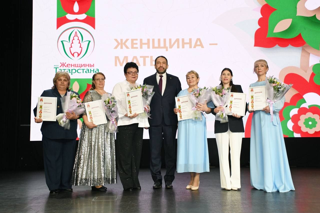 Многодетная мама из села Чувашская Чебоксарка Оксана Сидорова стала победительницей республиканского конкурса «Женщина Года. Мужчина года: женский взгляд»!