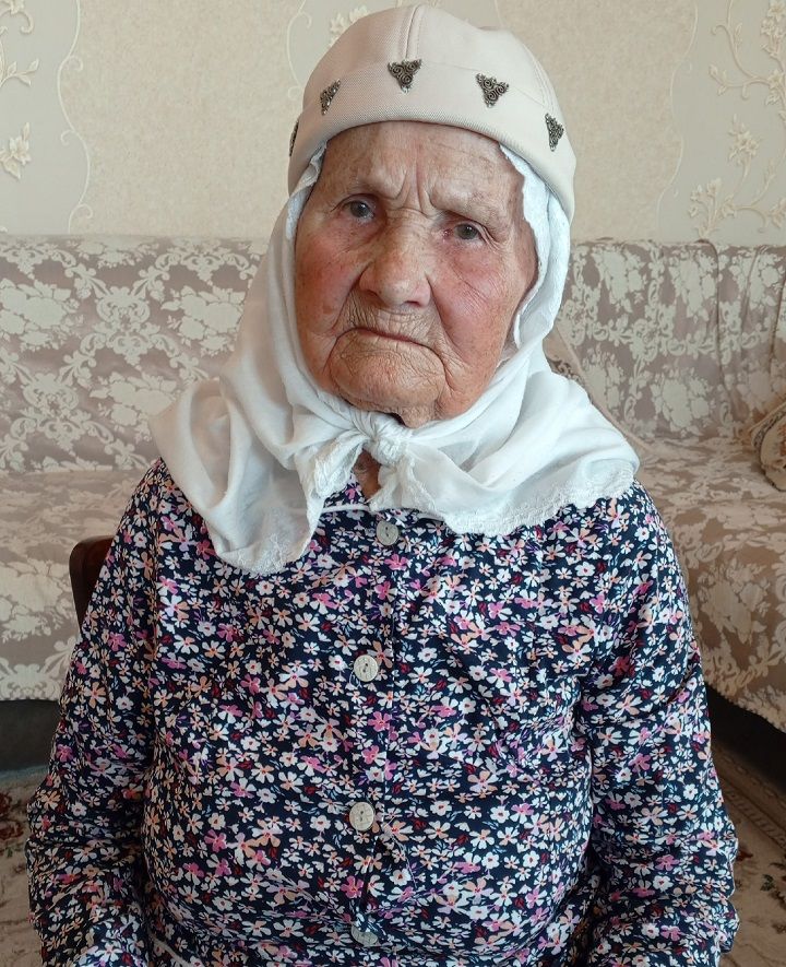 Тыл ветераны Асия апа Ахметова белән очрашу