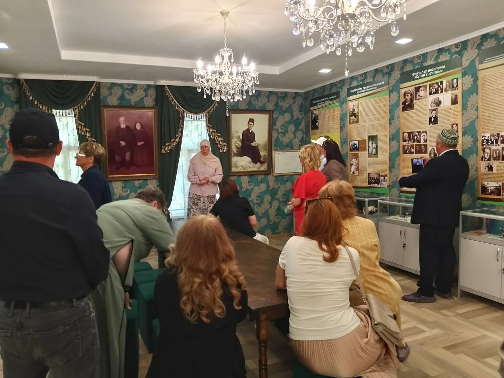 Бүген Музейлар көнендә Шахмай авылы Мирхәйдәр Фәйзи музее 300 кешелек  делегацияне кабул итте