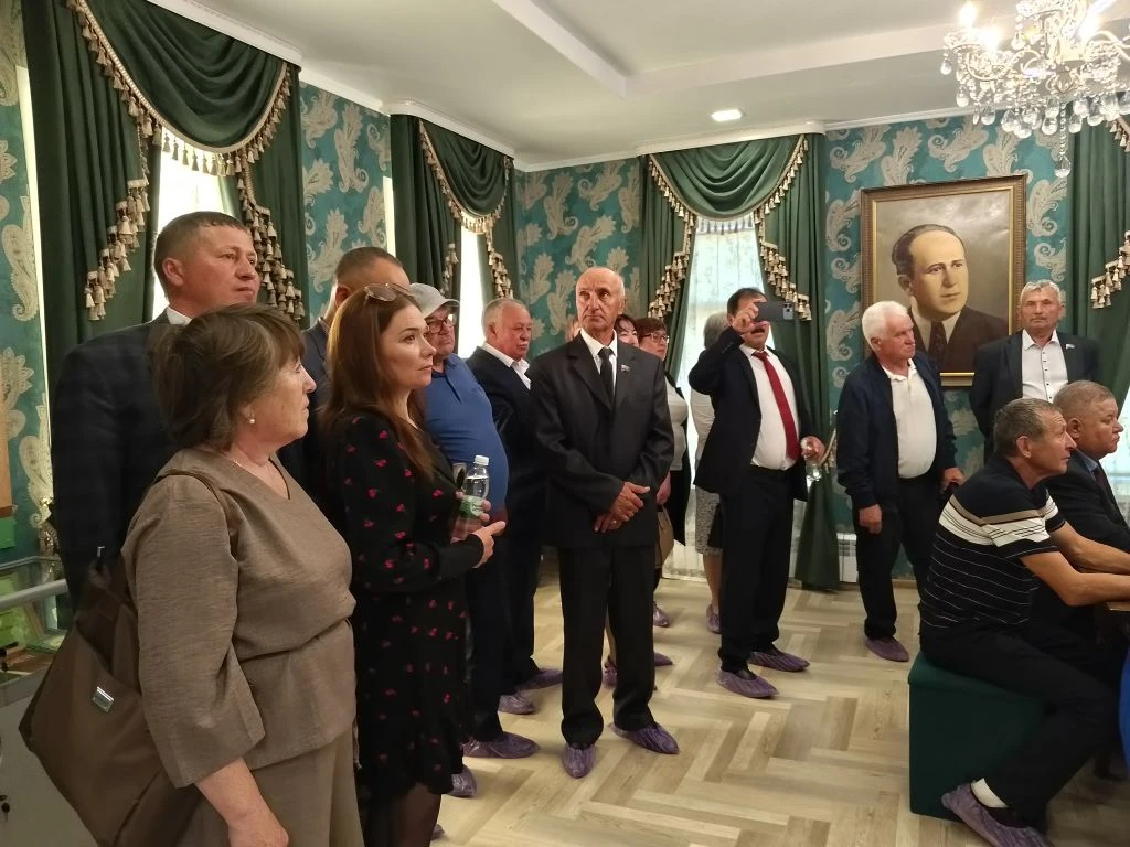 Бүген Музейлар көнендә Шахмай авылы Мирхәйдәр Фәйзи музее 300 кешелек  делегацияне кабул итте