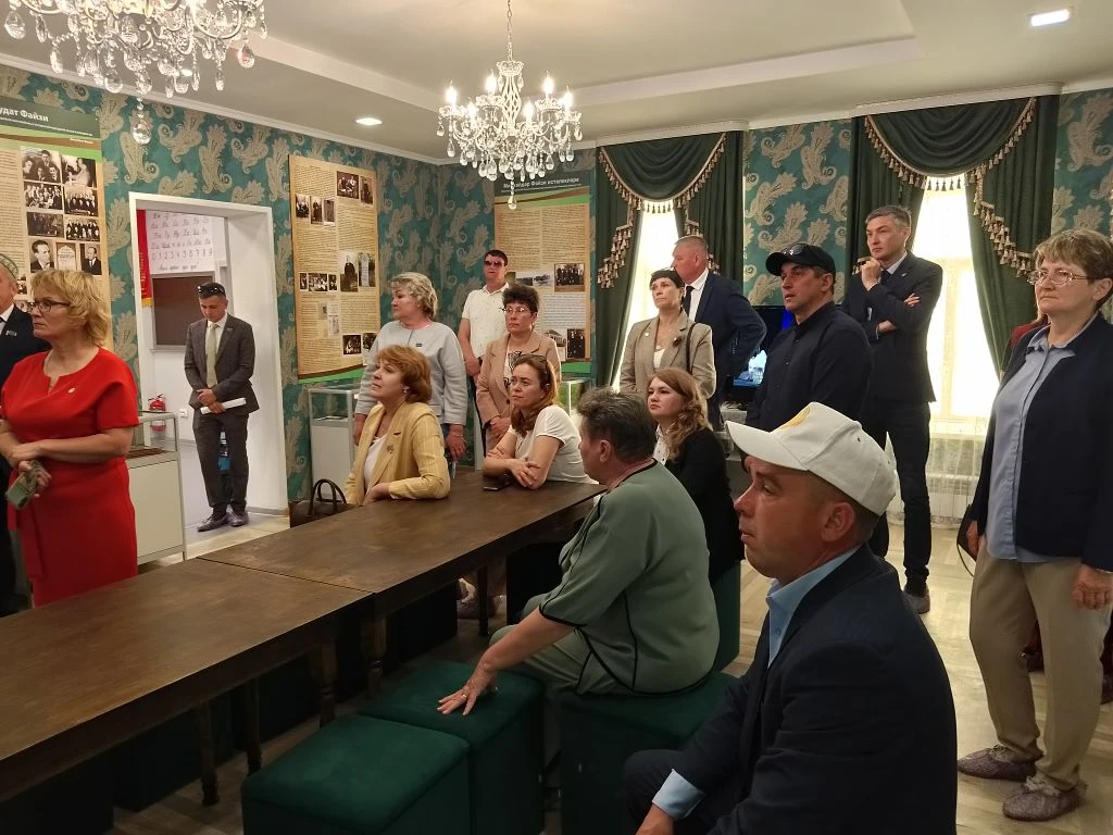 Бүген Музейлар көнендә Шахмай авылы Мирхәйдәр Фәйзи музее 300 кешелек  делегацияне кабул итте
