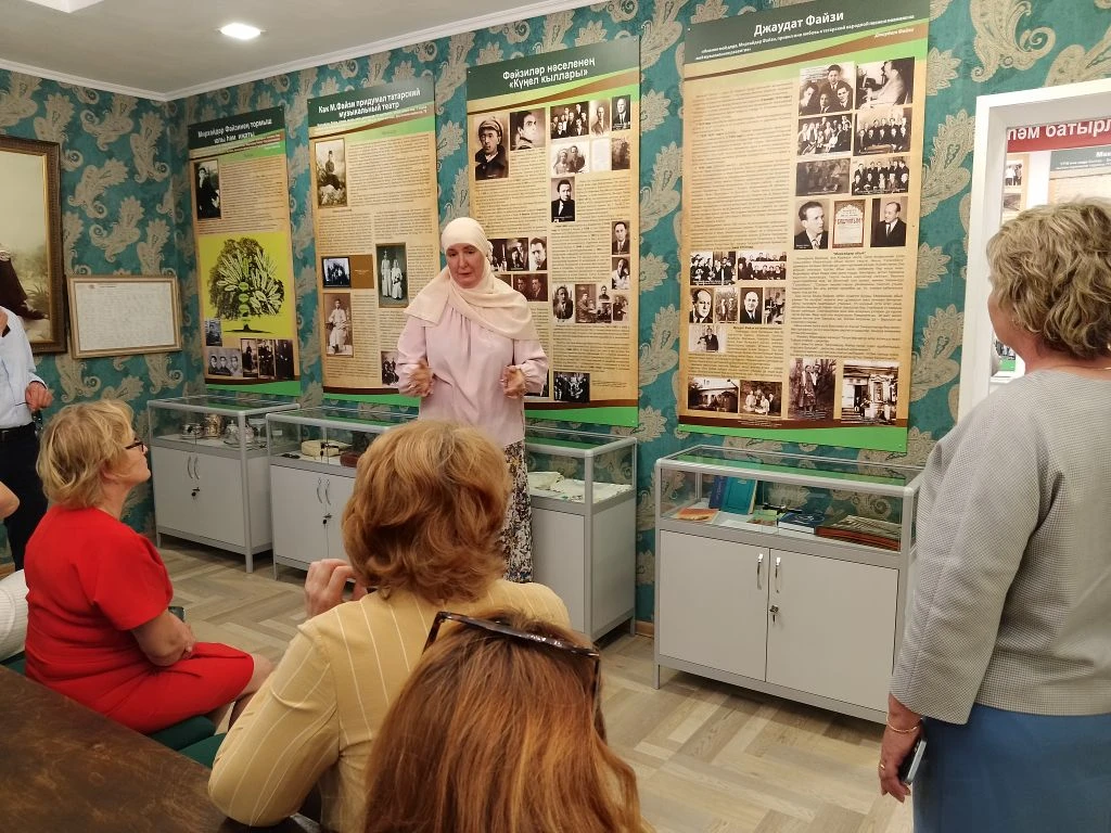 Бүген Музейлар көнендә Шахмай авылы Мирхәйдәр Фәйзи музее 300 кешелек  делегацияне кабул итте