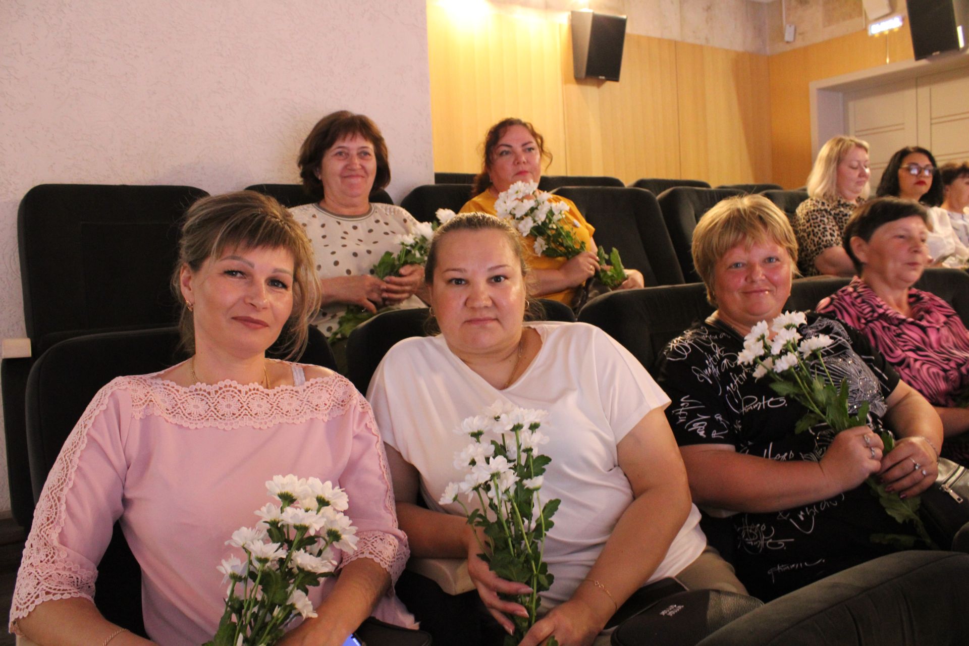 «Ангелы в белых халатах»: в Новошешминске чествовали героев медицины