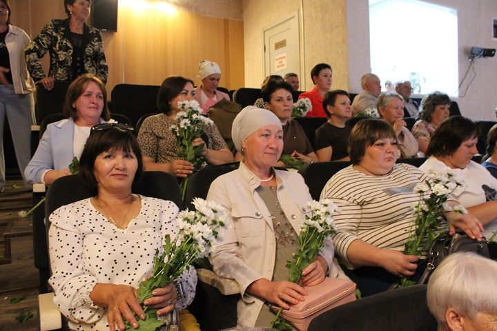 В Новошешминском районном Доме культуры прошло торжественное мероприятие, посвящённое Дню медицинского работника