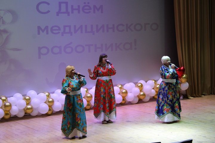 В Новошешминском районном Доме культуры прошло торжественное мероприятие, посвящённое Дню медицинского работника