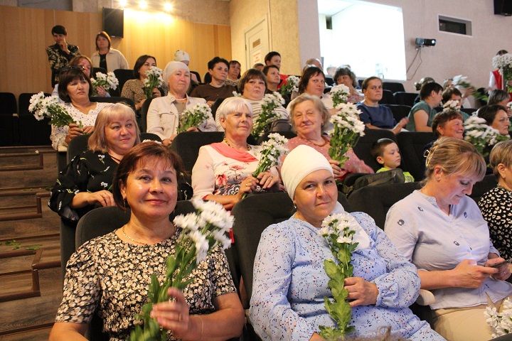 В Новошешминском районном Доме культуры прошло торжественное мероприятие, посвящённое Дню медицинского работника