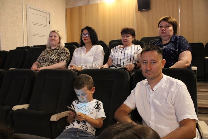 В Новошешминском районном Доме культуры прошло торжественное мероприятие, посвящённое Дню медицинского работника