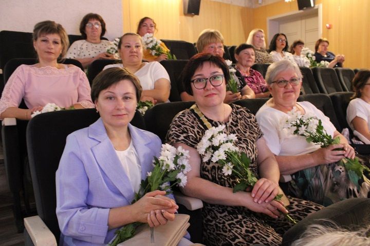 В Новошешминском районном Доме культуры прошло торжественное мероприятие, посвящённое Дню медицинского работника
