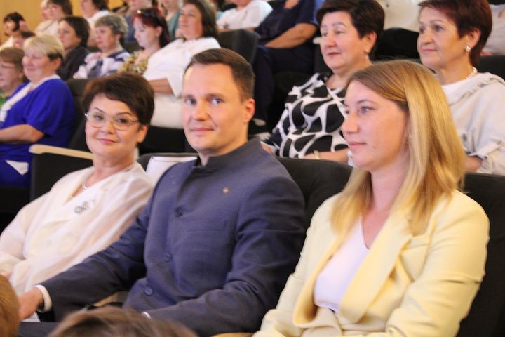 В Новошешминском районном Доме культуры прошло торжественное мероприятие, посвящённое Дню медицинского работника