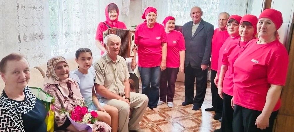 Серебряный возраст — золотое сердце: волонтеры поздравили с 95-летием ветерана труда Марию Харину