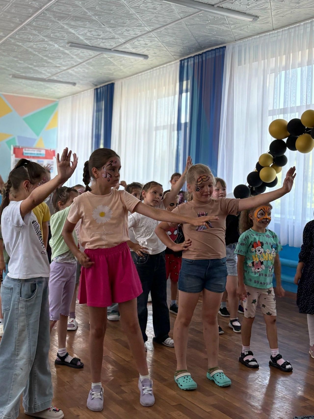 «День Первых» в пришкольном лагере Новошешминска — творим, красим и танцуем!