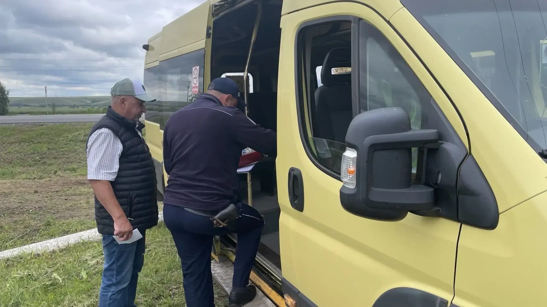 Сотрудники Госавтоинспекции проверили школьные автобусы в Новошешминском районе