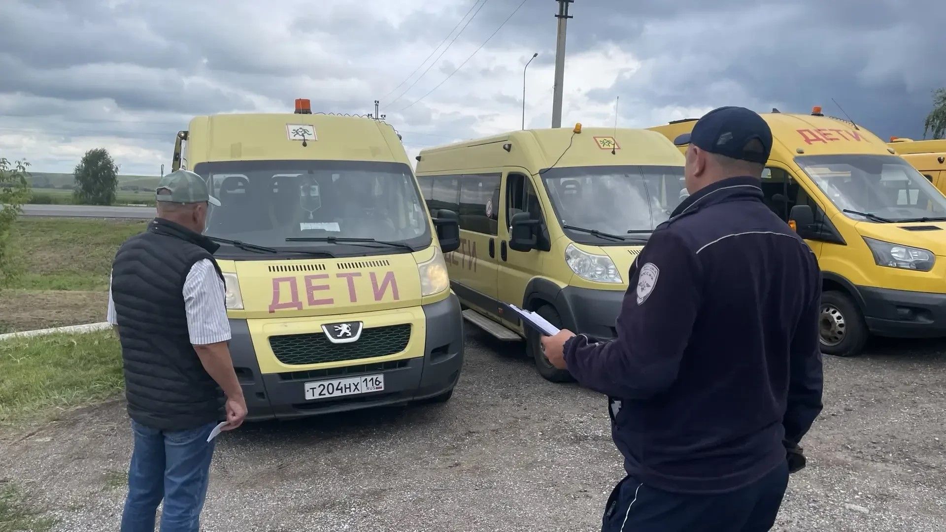 Сотрудники Госавтоинспекции проверили школьные автобусы в Новошешминском районе