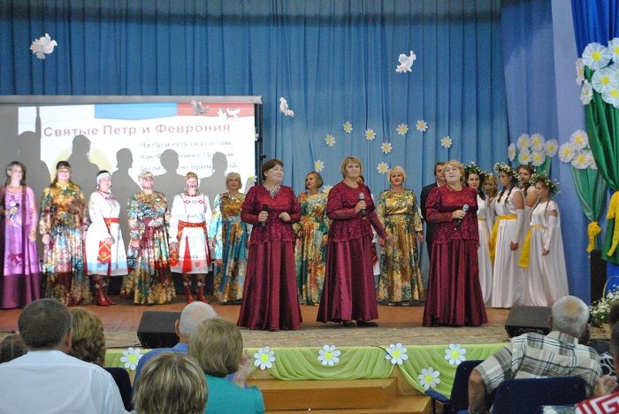 В Слободе Черемуховая прошел районный праздник, посвященный Дню семьи, любви и верности