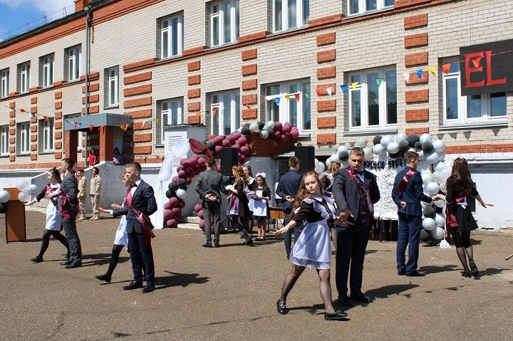 24 мая прозвенел последний звонок для выпускников Новошешминской средней школы