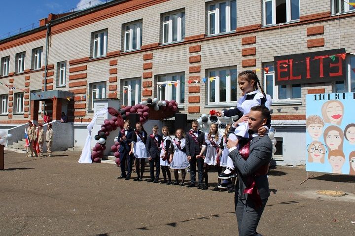 24 мая прозвенел последний звонок для выпускников Новошешминской средней школы