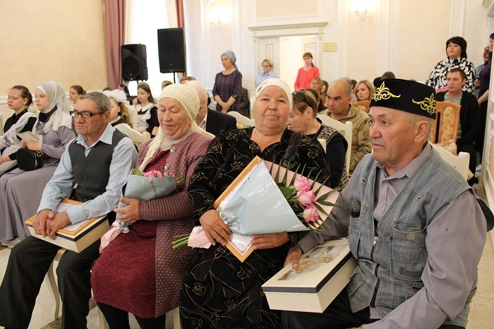 15 мая в Новошешминском отделе ЗАГС отпраздновали Международный день семьи (фоторепортаж)