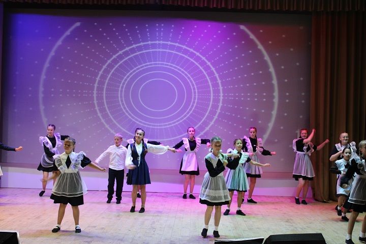 21 августа в районном доме культуры прошла традиционная благотворительная акция «Помоги собраться в школу» (фоторепортаж)