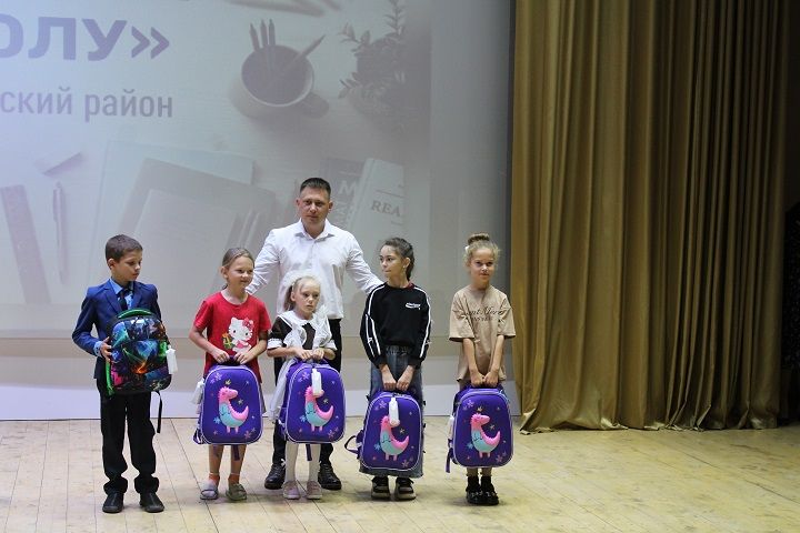21 августа в районном доме культуры прошла традиционная благотворительная акция «Помоги собраться в школу» (фоторепортаж)
