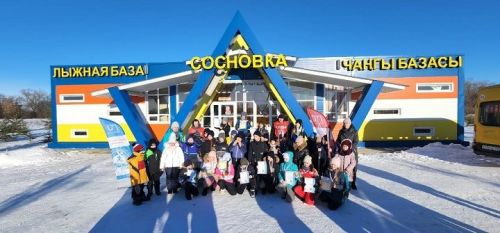 На лыжной трассе свои силы проверили школьники