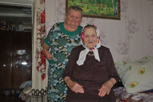 И в 95 не может усидеть на месте
