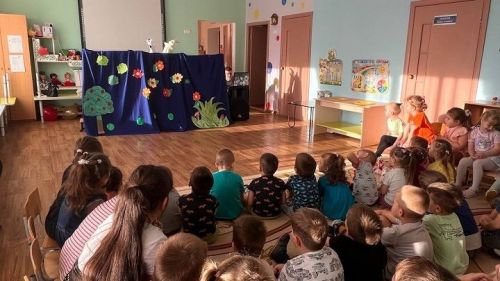 Курчак театры балалар бакчасында кунакта