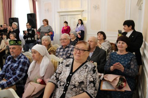 Илне һәм кече Ватанны яратып