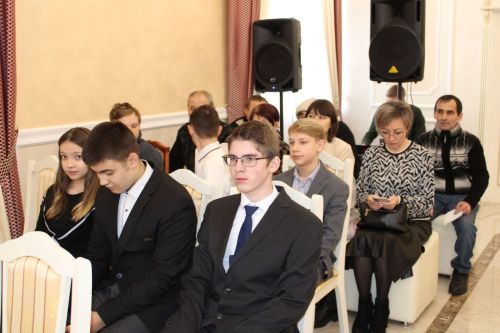 Илне һәм кече Ватанны яратып