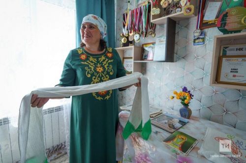 Көрәшче әнисе: «Балаларны «тыйнаклык ул – матурлык» дип тәрбияләдек»