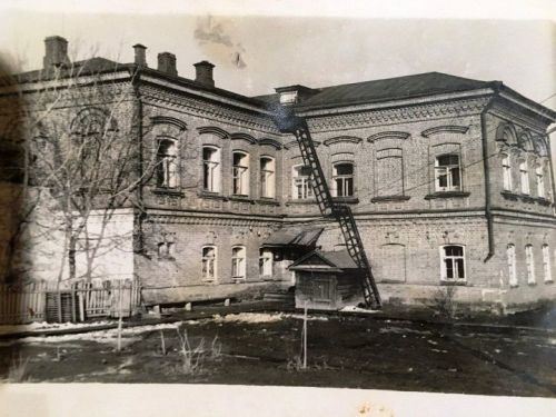 Директор, именем твоим горда родная школа!