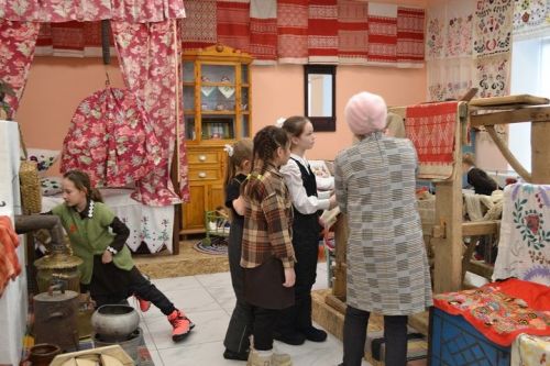 Зиреклинский музей посетили девочки из лицея