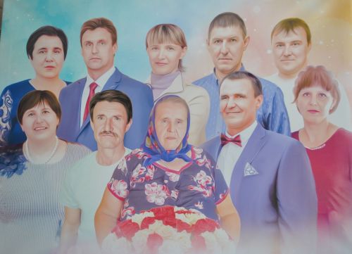 Сердце матери любит детей и внуков не по их заслугам, оно просто любит