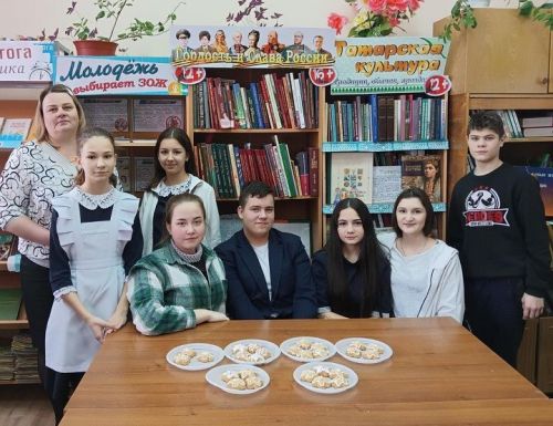 Расписные пряники для праздничного стола