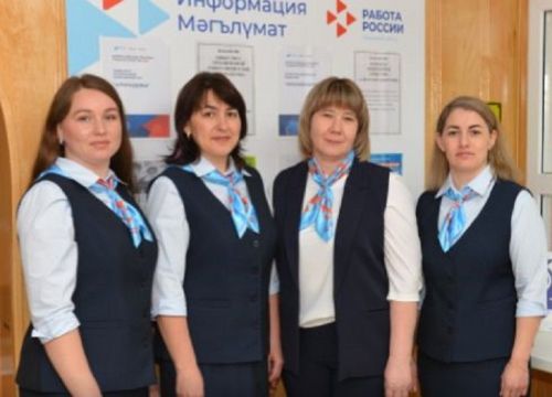 Соединяют  работодателей и соискателей