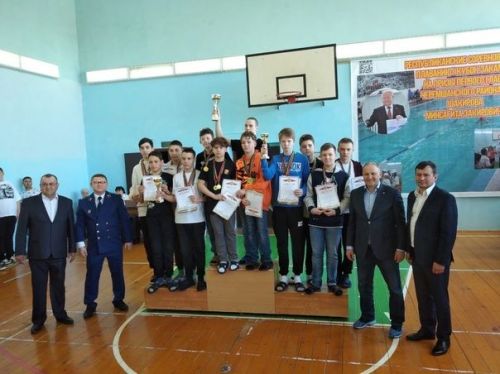 В бассейне Лашманской школы прошли республиканские соревнования