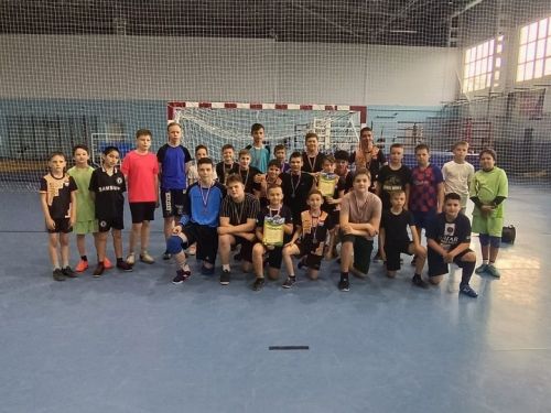 Медали разыграли между своими