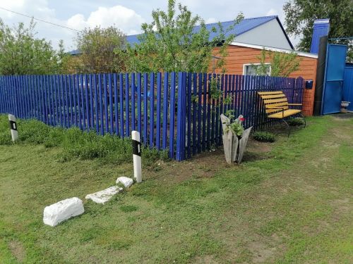 Любители цветов создают красоту на своих улицах