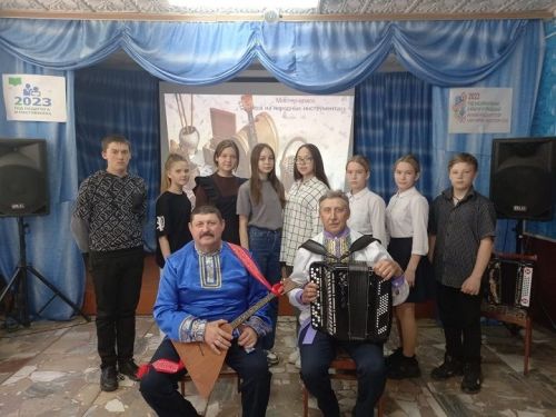 Научись на балалайке играть