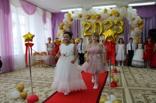 «Нам не забыть этот мир разноцветный…»