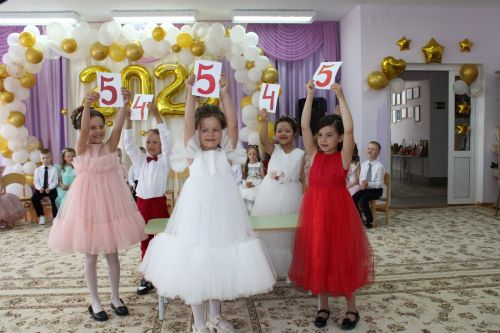 «Нам не забыть этот мир разноцветный…»
