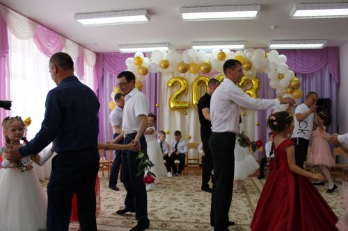 «Нам не забыть этот мир разноцветный…»
