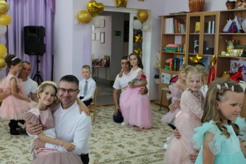«Нам не забыть этот мир разноцветный…»