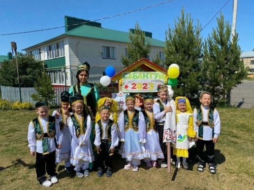 «Золотой ключик» балалар бакчасында Сабантуйны бәйрәм иткәннәр